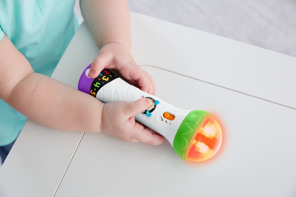 Microfon canta si inregistreaza limba romana fisher price