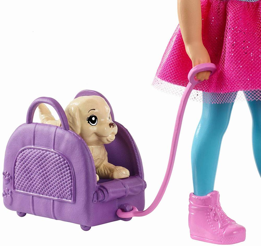 Papusica chelsea travel cu accesorii pentru calatorii