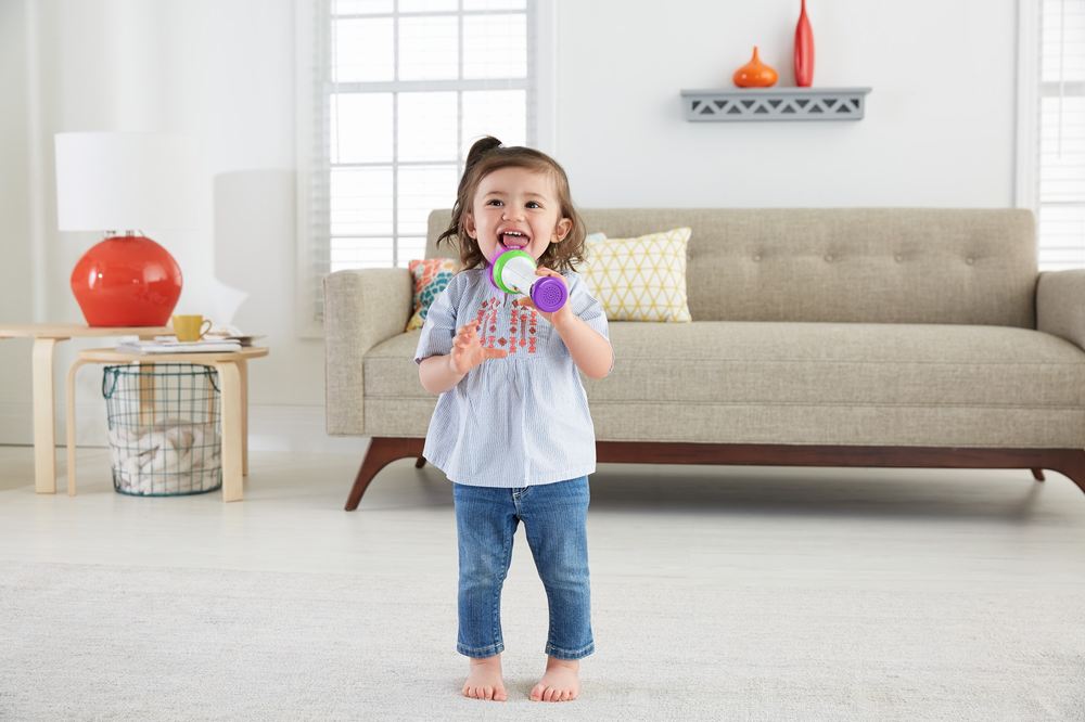 Microfon canta si inregistreaza limba romana fisher price