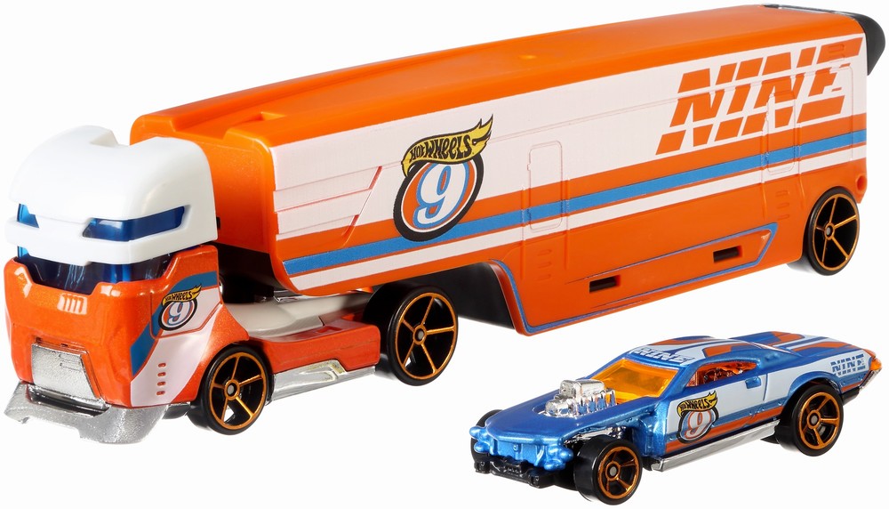 Set camion si masina sport hot wheels speedway hauler