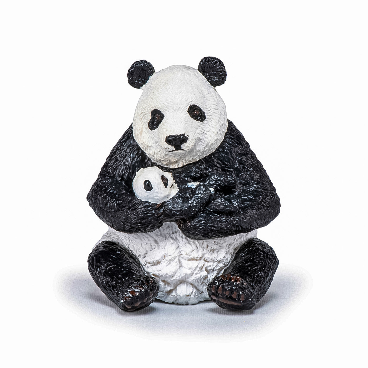 Papo figurina urs panda sezand cu pui in brate