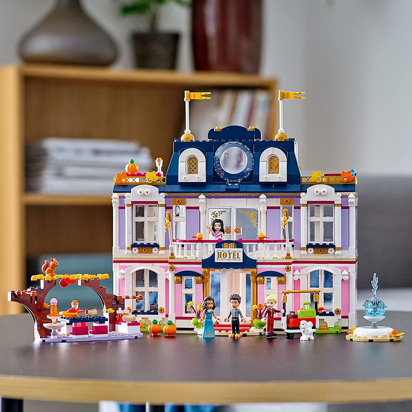 Lego friends grand hotel in orasul heartlake 41684