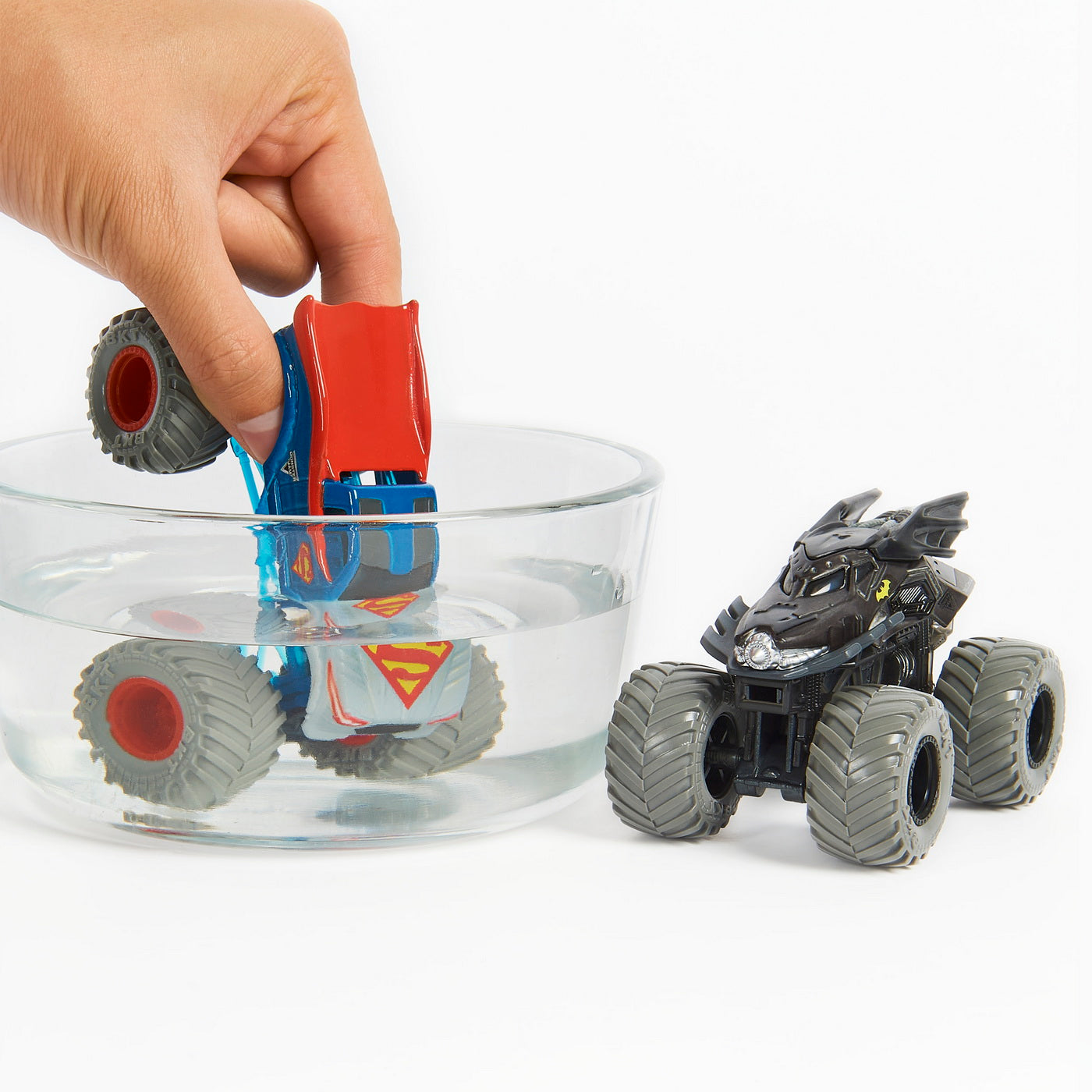 Monster jam set 2 masinute batman si superman color change