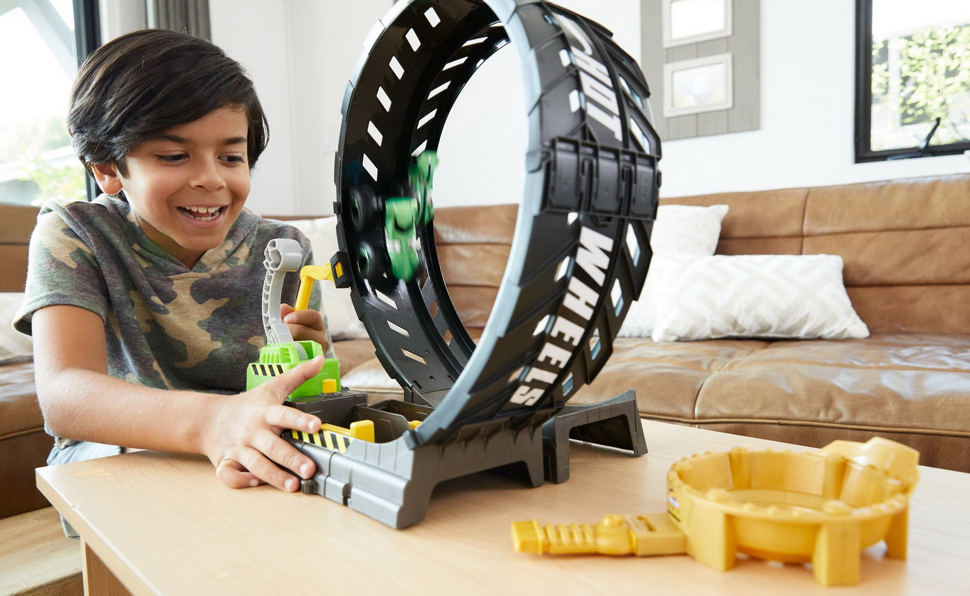 Hot wheels set provocare pe pista cu lansator