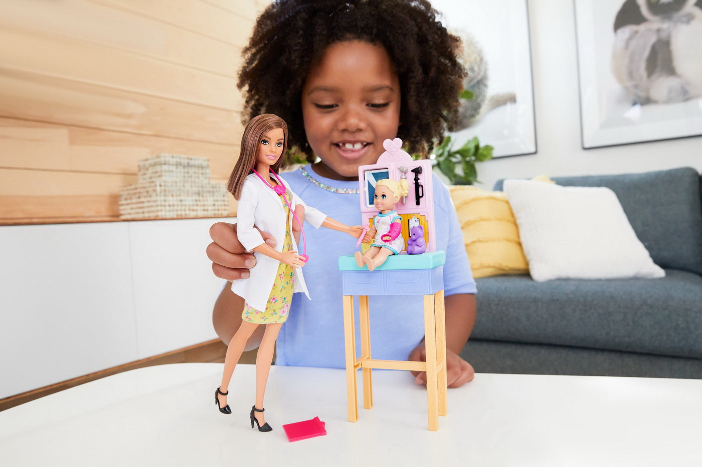 Barbie cariere set cu papusa doctor pediatru satena