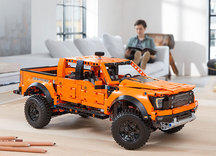 Lego technic ford f 150 raptor 42126