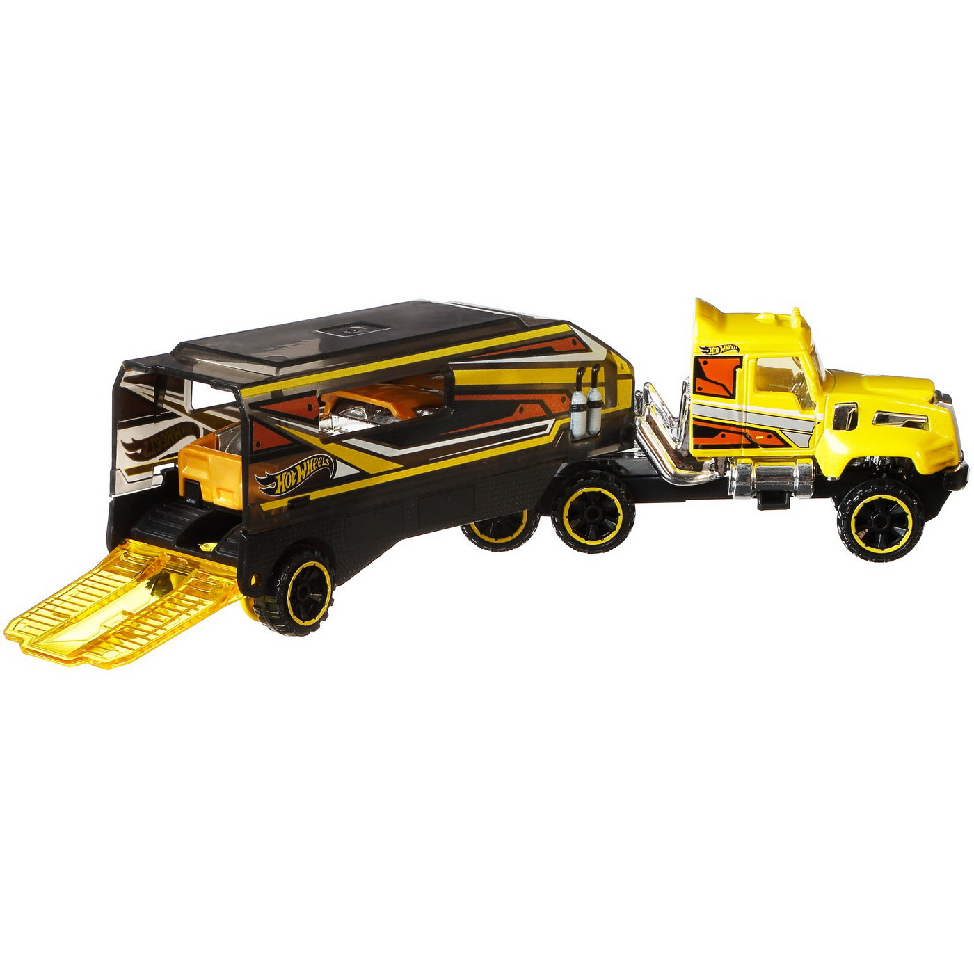 Set camion si masina sport hot wheels desert force