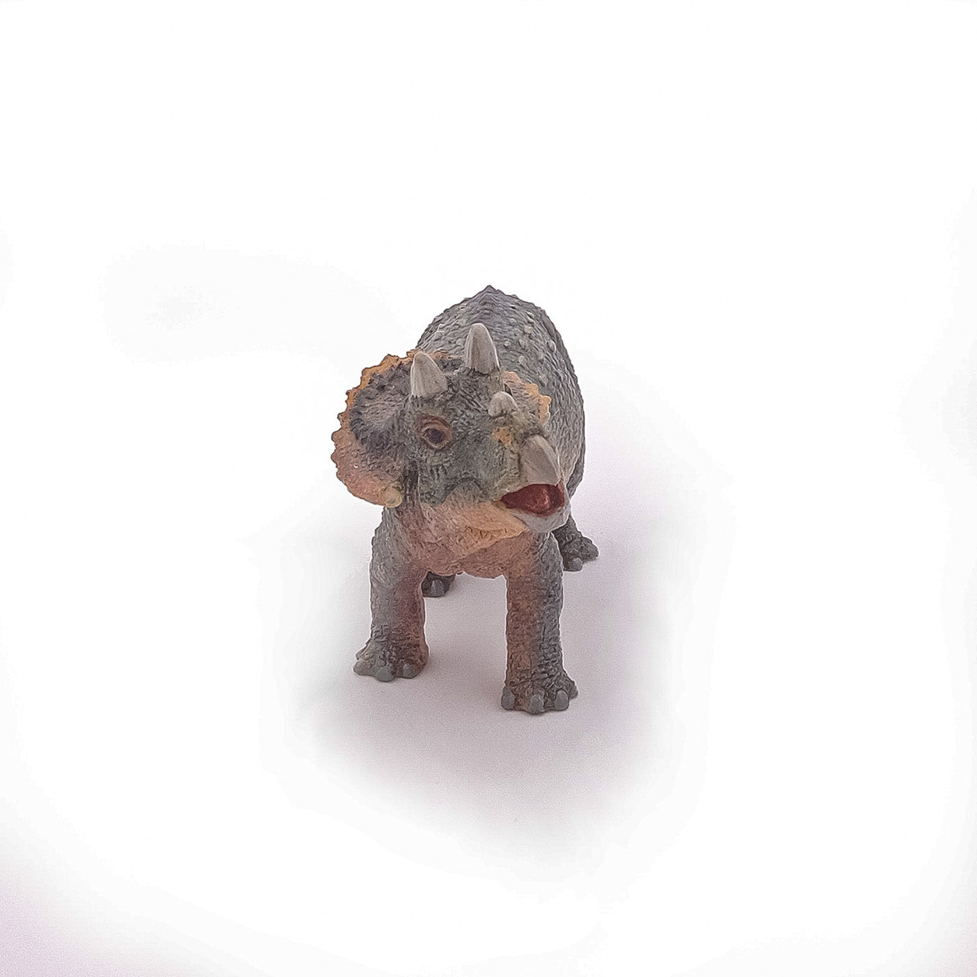 Papo figurina dinozaur triceratops tanar