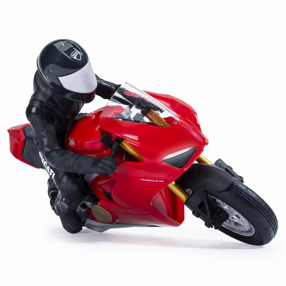 Motocicleta rc ducati upriser pe o roata in viteza