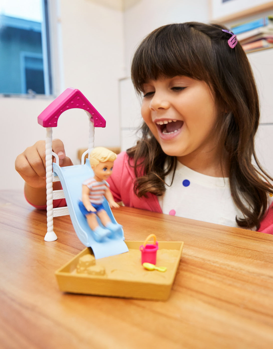 Set barbie skipper babysitters baietel cu loc de joaca