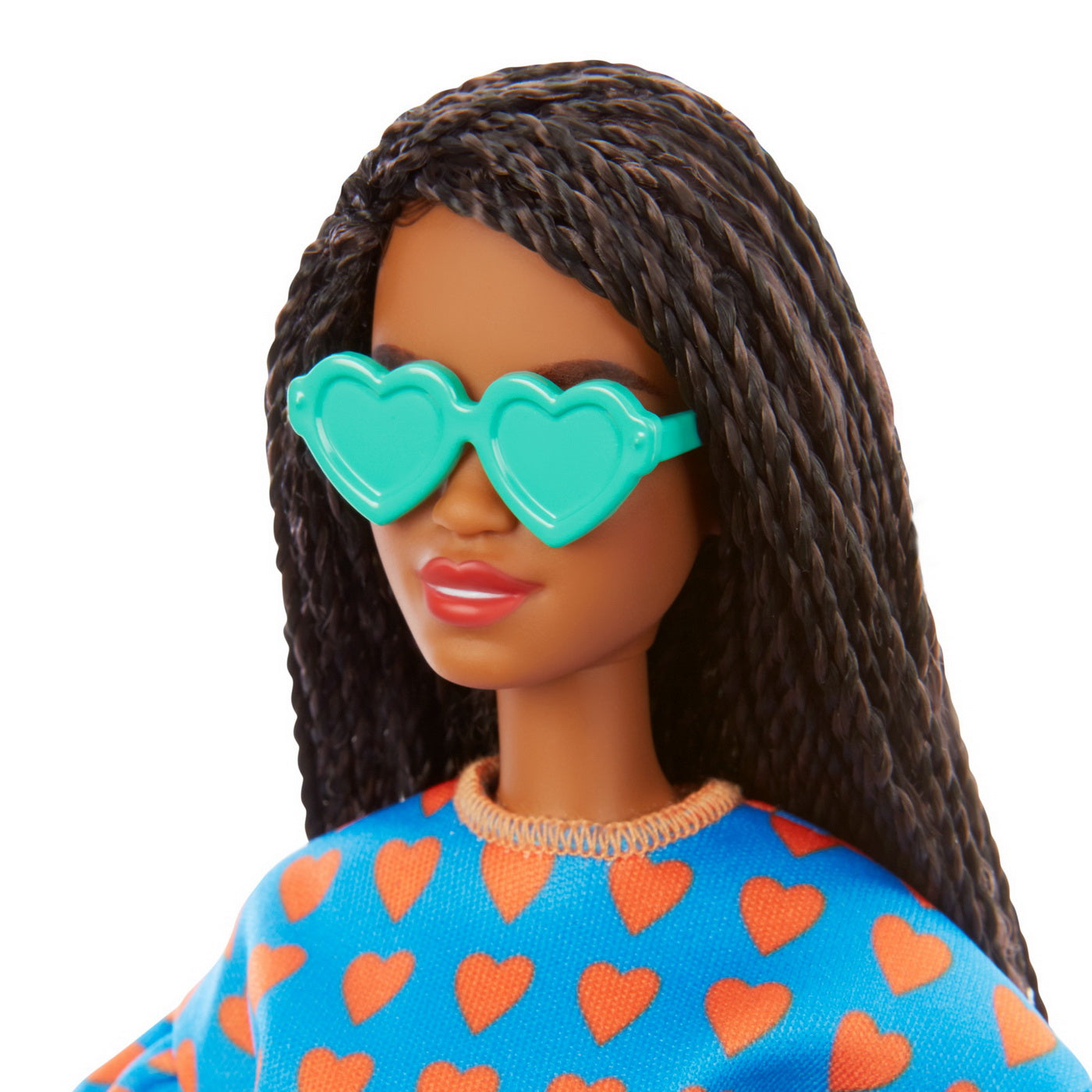 Papusa barbie fashionista satena cu codite impletite si tinuta casual albastra