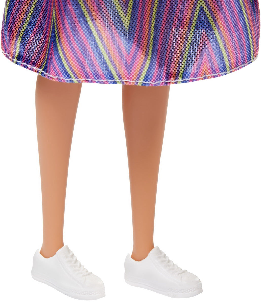 Papusa barbie fashionista cu maieu alb