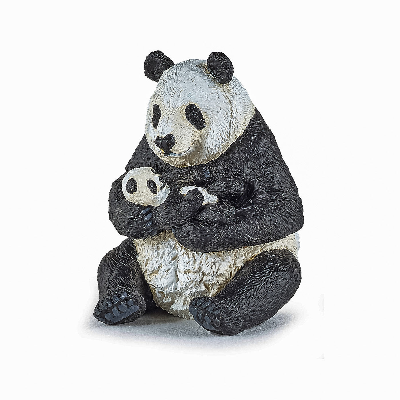 Papo figurina urs panda sezand cu pui in brate